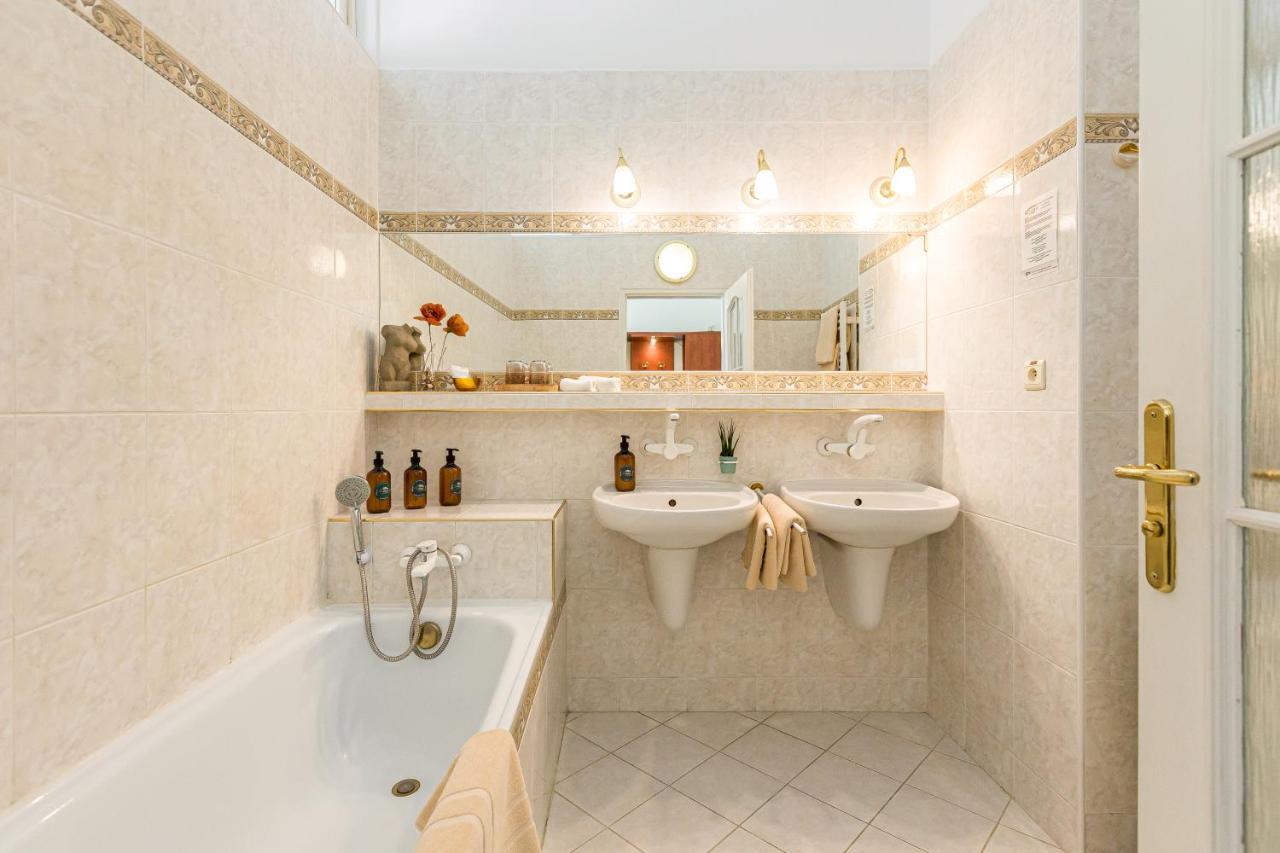 Hotel Arcus Garden Bratislava Ngoại thất bức ảnh